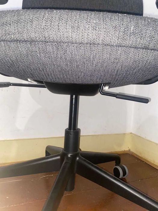 Cadeira giratória c/braços, Letafors cinza/preto.