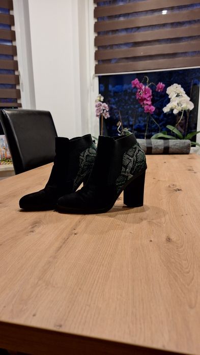 Sprzedam botki na obcasie
