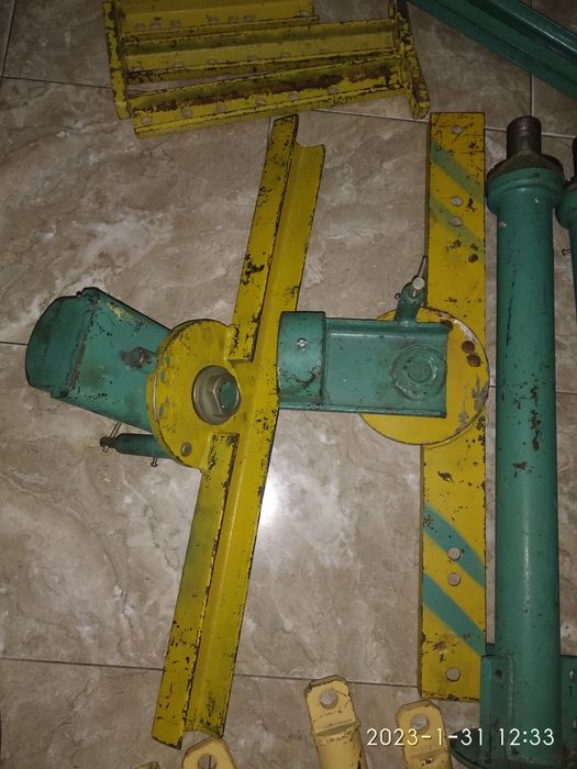 Підіймач Тримач АТЛАНТ-У, для ремонту автомобілів