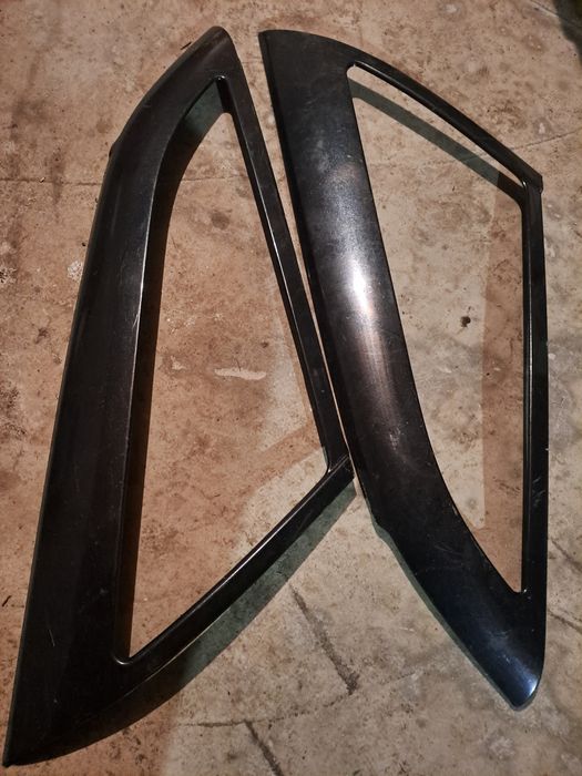 Продам рамки задних стекл ваз 2110