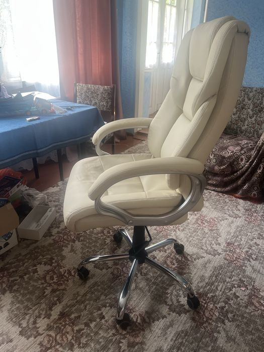 Крісло офісне бежеве нове самовивіз