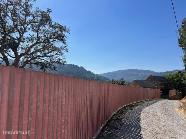 Moradia / Quintinha com vistas Rio Douro em fase de construção