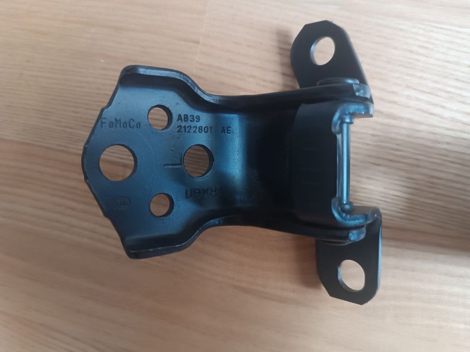 Петли Ford Ranger 2122801  2122810 левая передняя дверь.