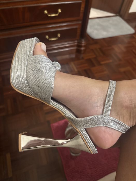 Vendo sandalia prata salto 12cm