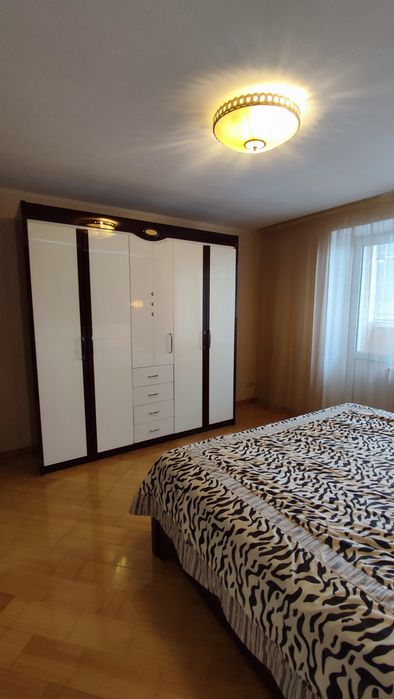 Продам 3-х .к.кв . Район  Сільпо!