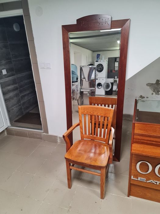 Продам меблі в магазин (стелажі,стіл,дзеркало,крісло) все як на фото