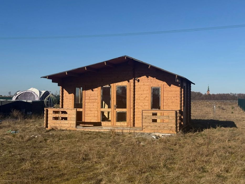 Działka z nowym domkiem blisko jeziora