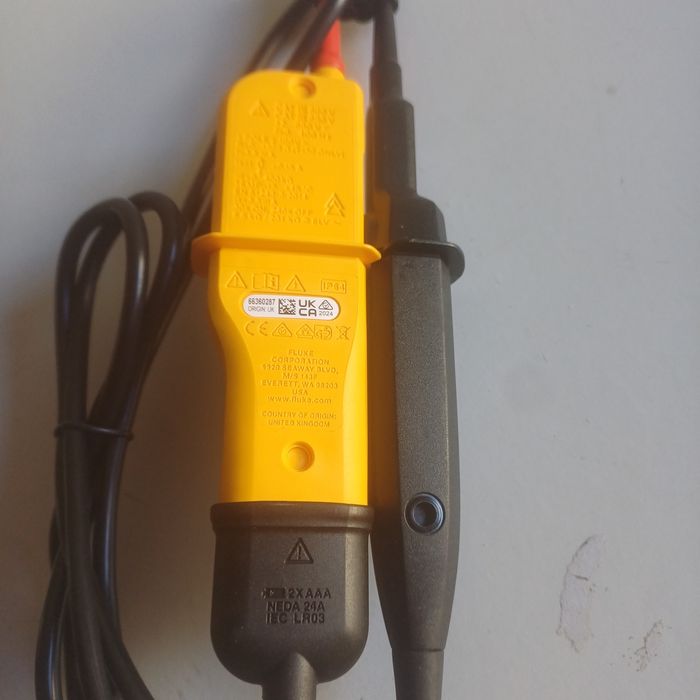 Тестер напруги Fluke T110