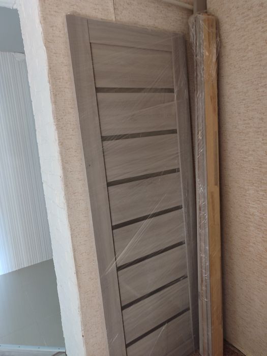 Двері нові (колір світлий дуб)