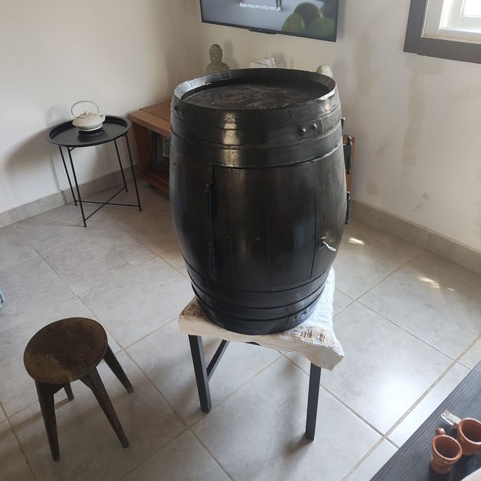 Mini barril antigo mas em excelente estado muito raro original porto Barros com mais de 100 anos ...