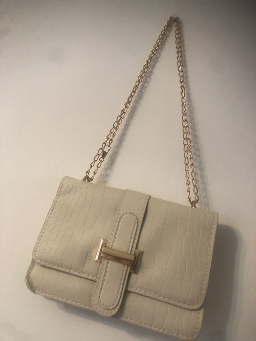 Гарна сумочка з ланцюжком