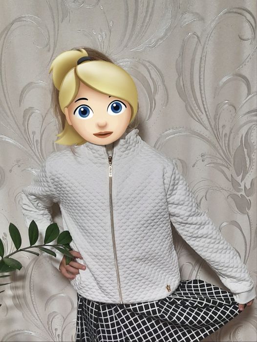 Бомбер на дівчинку