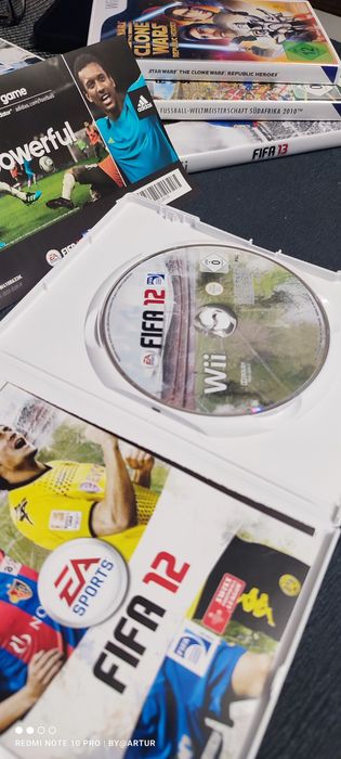 Gra widoczna na zdjęciu to FIFA 12 na konsolę Nintendo Wii.