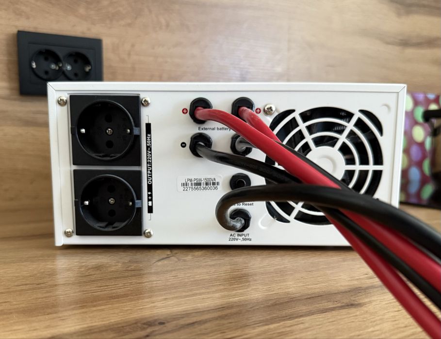 ДБЖ з правильною синусоїдою 12V LPM-PSW-1500VA (1050 Вт)