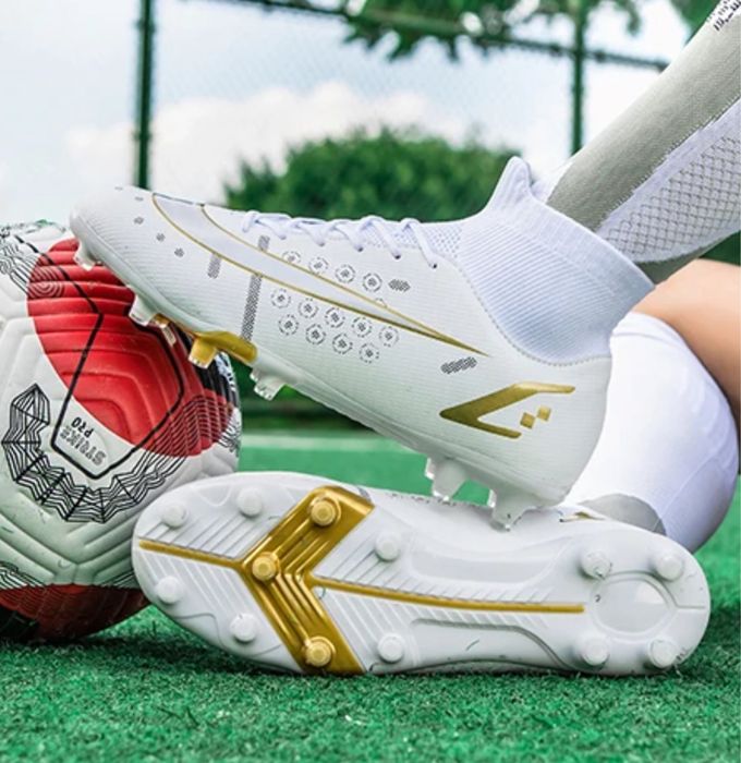 Buty piłkarskie obuwie sportowe korki lanki skarpeta futbolówki