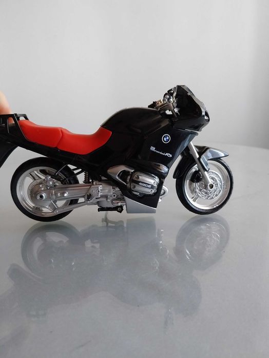 Miniatura de uma mota BMW R 1100 RS
