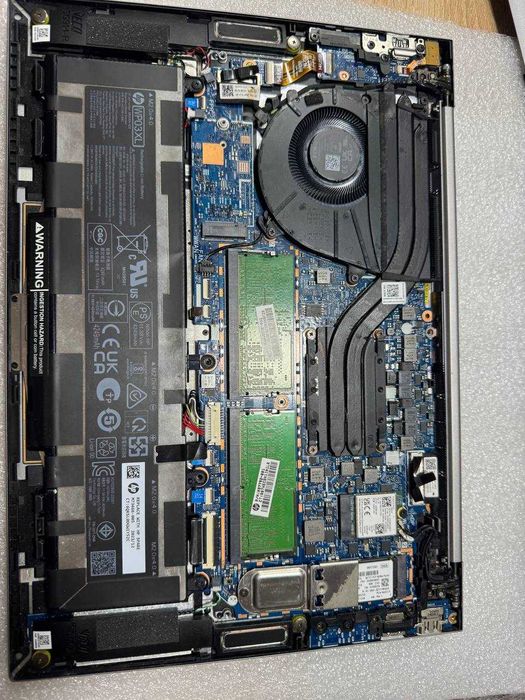HP zbook firefly 14 g10  Ryzen 5 7640hs, 8 ddr5, 256 на ремонт