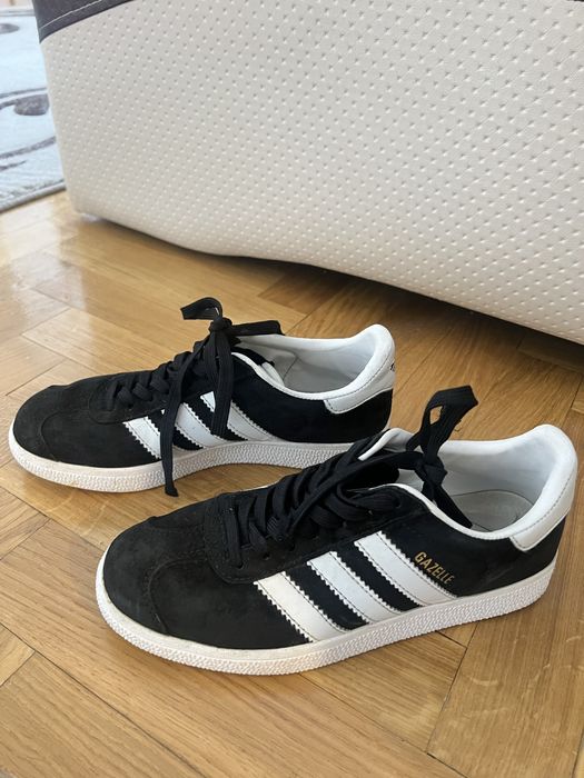 Кросівки adidas в хорошому стані