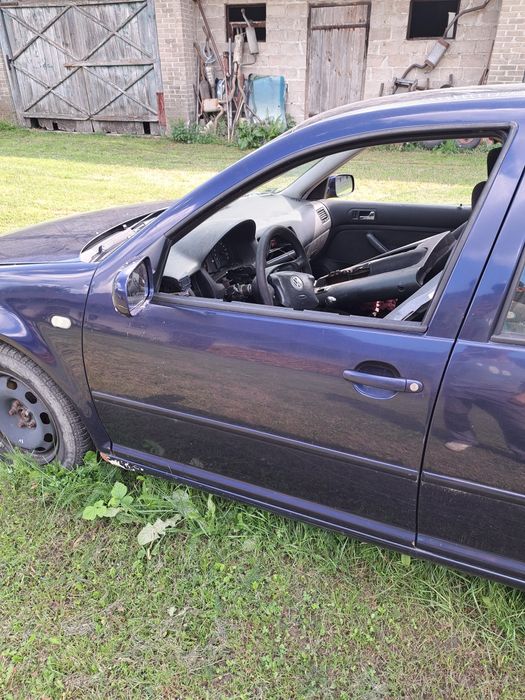 Vw Bora 1.9 tdi Czesci mechaniczne I blacharskie.