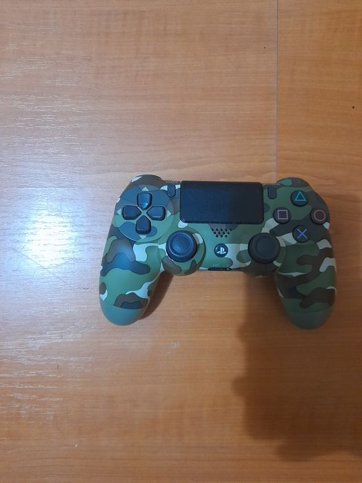 PS4 FAT 500g + comando + 2 jogos