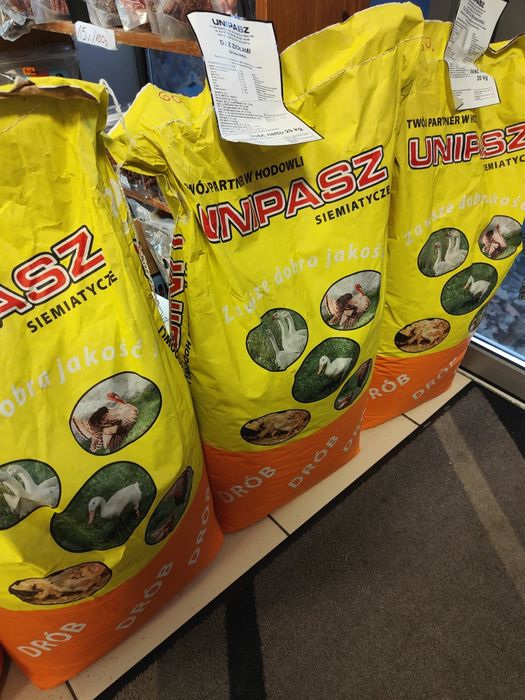 Pasza dla kur niosek , kurczaków , dorobku.