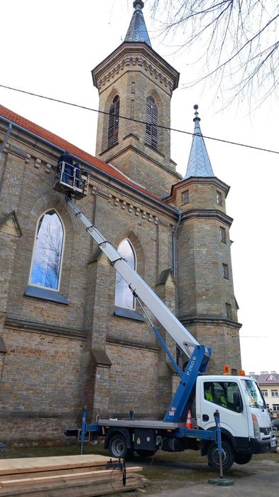 Usługi/wynajem zwyżka/podnośnik koszowy {wycinka drzew} do 26m