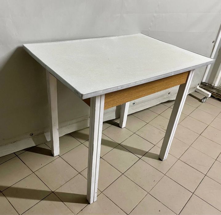 Стол обеденный кухонный 60*86 см, ножки - натуральное дерево - крепкий