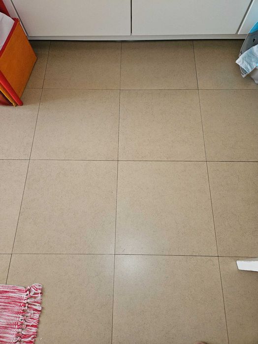 Vendo pavimento MARGRES beje novo 45×45
