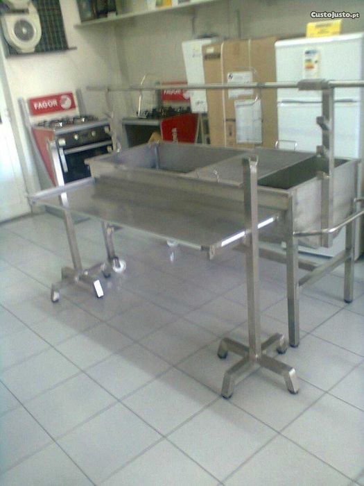 Assador de Porco no Espeto com Tabuleiro Incluido