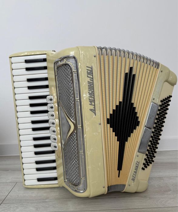 Akordeon  Menghini Figli 80 basów