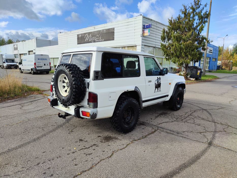 Nissan Patrol Y60 GR 2.8 TD 116KM _ Francja