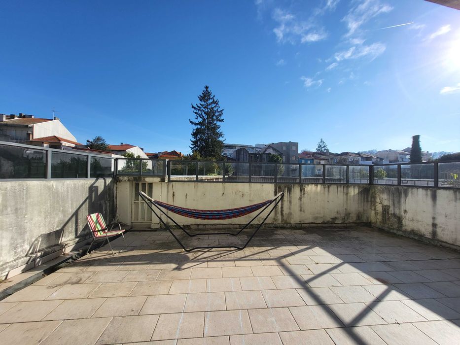 Apartamento T4 com terraço em Faria Guimarães, Porto