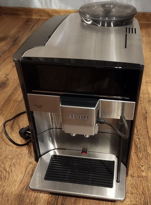 Ekspres do kawy Siemens EQ 6 Plus s700 + pojemnik na mleko OPIS!