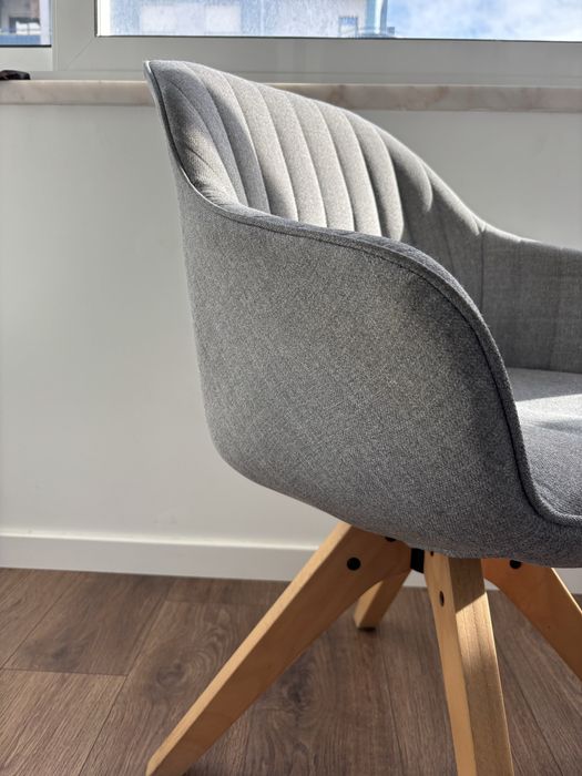 Cadeira cinza confortavel