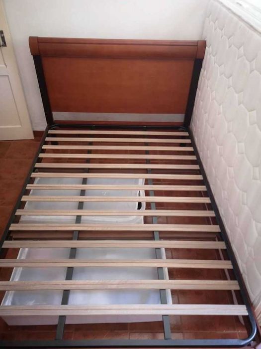 Mobilia de quarto, cama de casal, para desocupar a divisão.