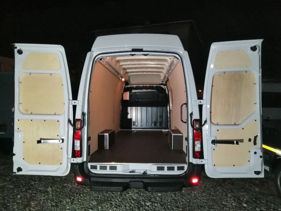 Zabudowa samochodu dostawczego Renault Master L4H3