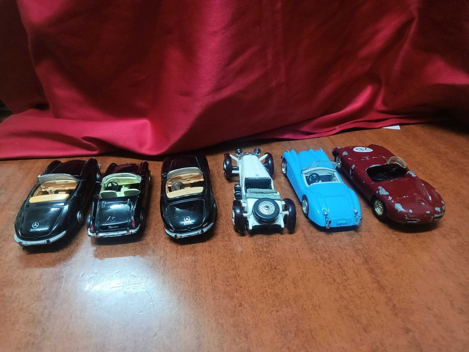 Lote de 6 Miniaturas de Carros Clássicos