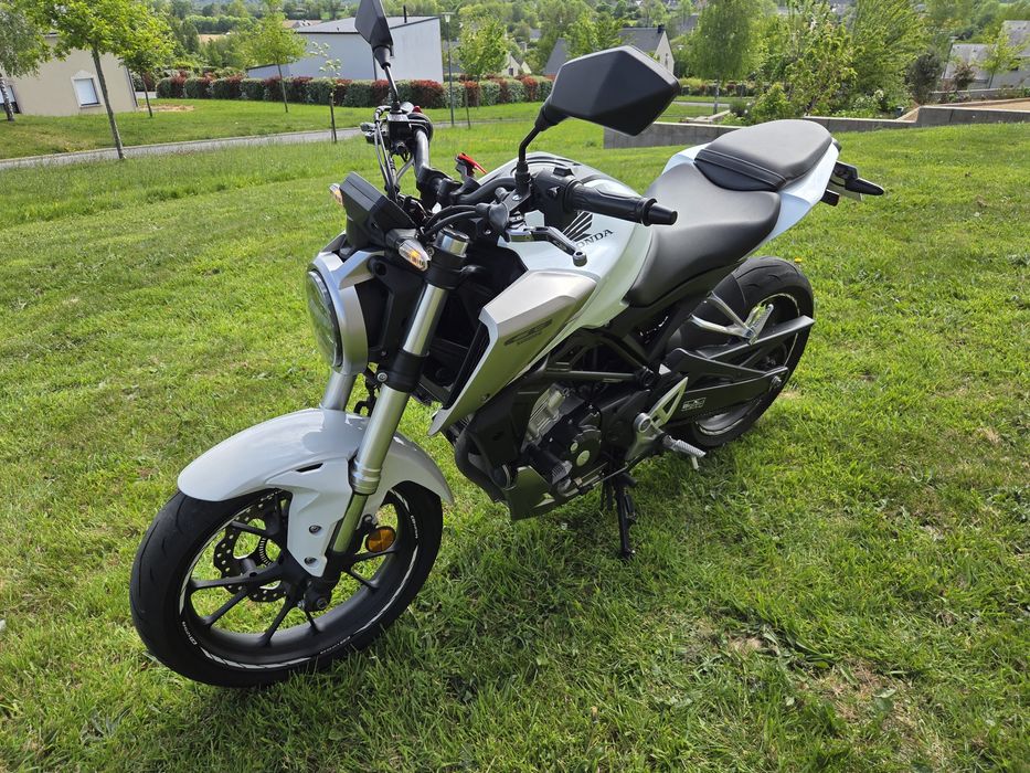 Honda Cb125R imaculada