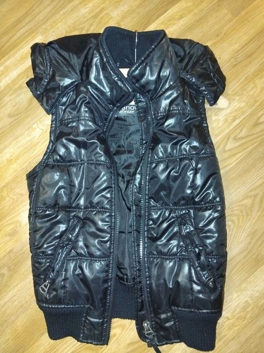 Безрукавка чорна S Жилетка 44р. черная Terranova