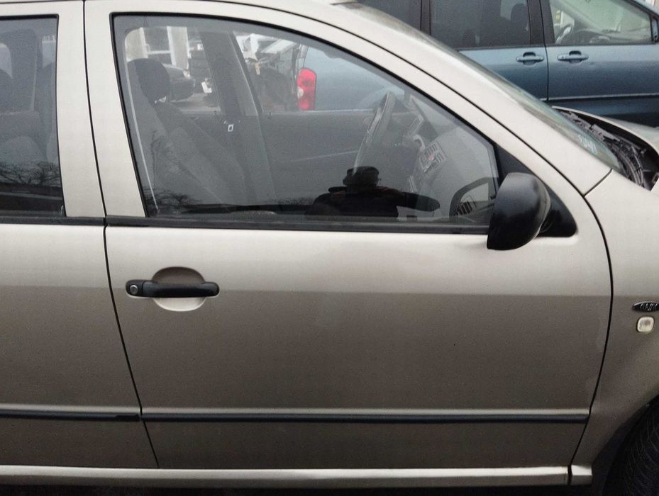 Skoda Fabia I kombi 1.4i 2004r.Drzwi przednie prawe.
