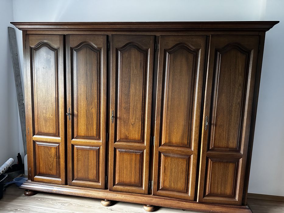 Komplet solidnych mebli sypialnianych z litego drewna