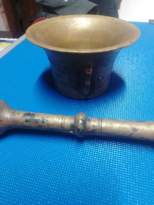 Almofariz em bronze com pilão antigo