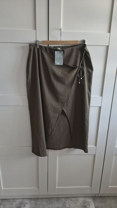 Kopertowa spódniczka midi khaki H&M z wiązaniem L