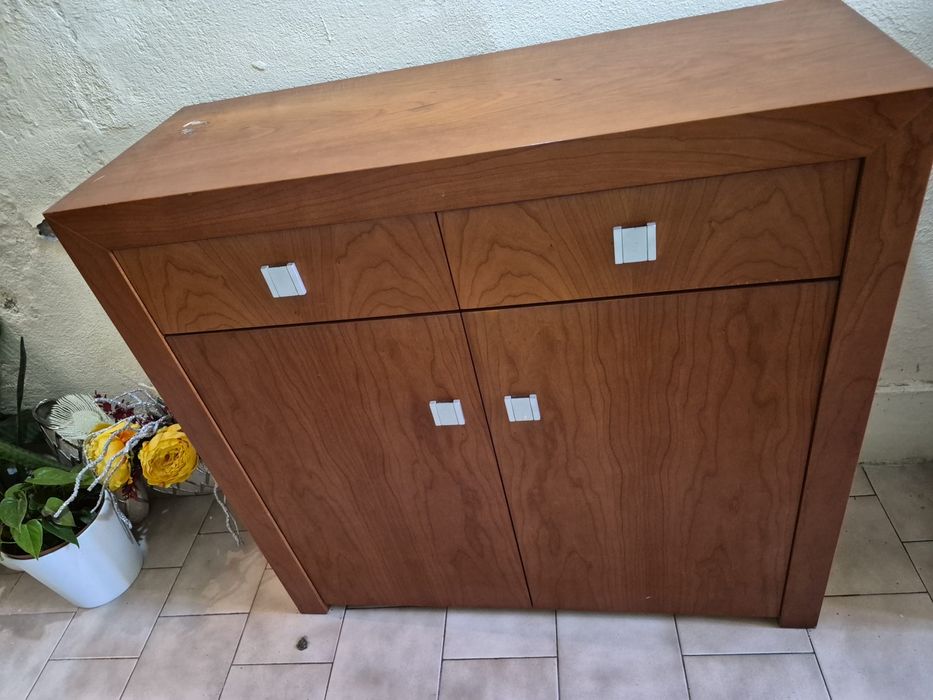 Movel com marcas de uso