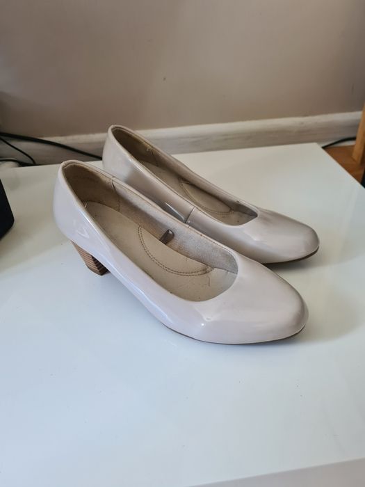 Clara barson beżowe lakierki 36