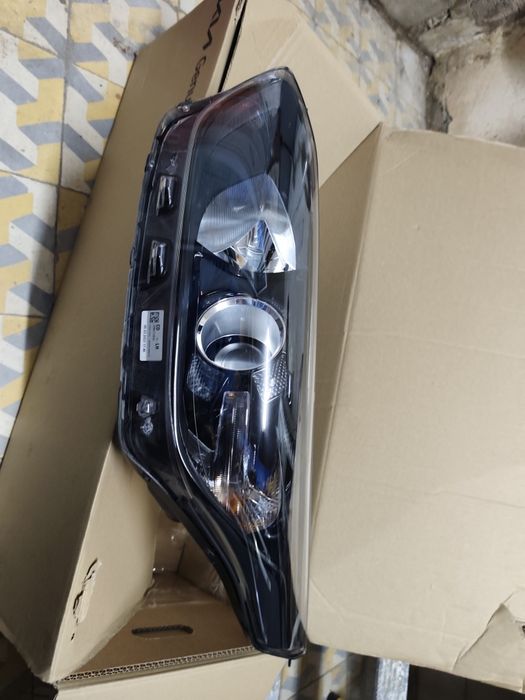 Farol frente esquerdo KIA CEED 2023