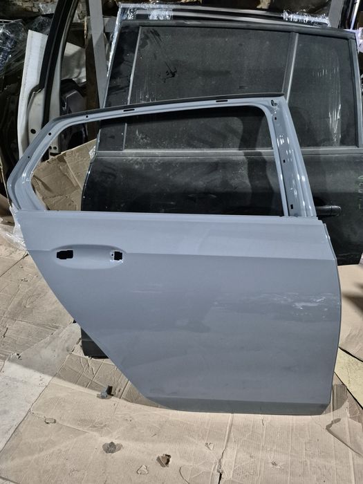 Двері задні праві Golf 8 хетчбек gti r Гольф 2021- задняя правая дверь