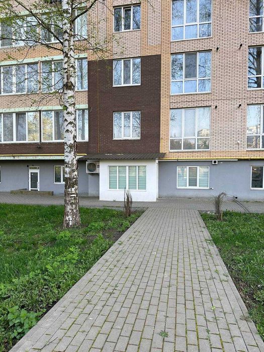 Продаж великої 2 кімнатної квартири на Виставці!