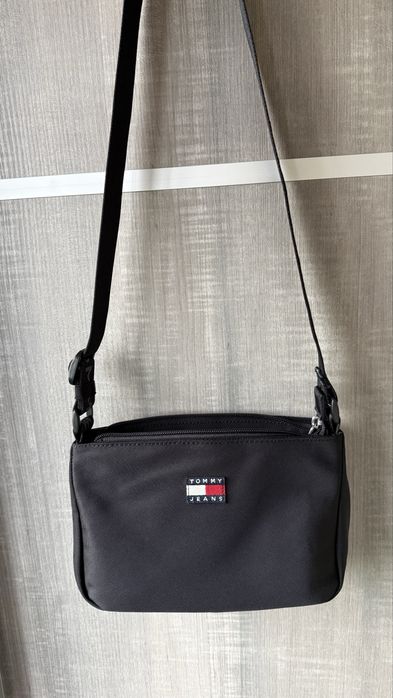 Продам сумочку Tommy jeans
