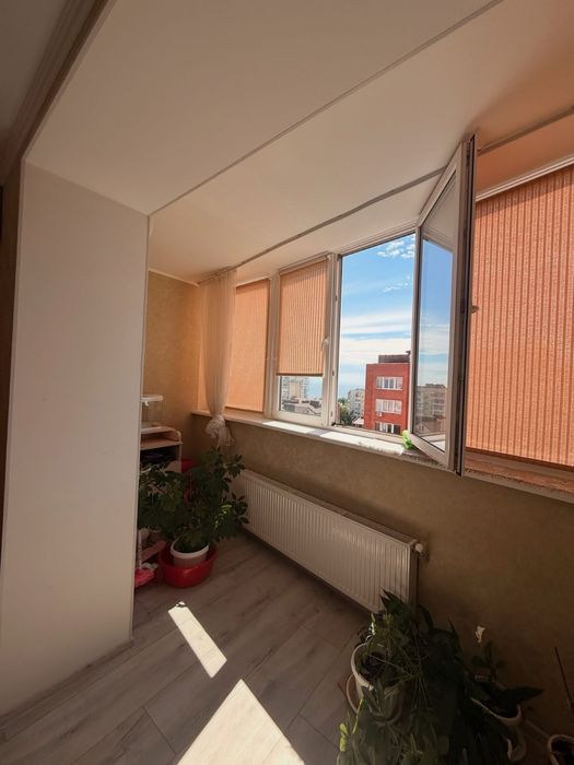 Продам в Монолите  2 комнатную со студией квартиру